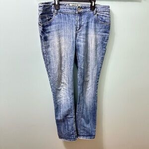 Mossimo Supply Co Skinny Blue Jean With Stitching on Back Pockets Size 13
